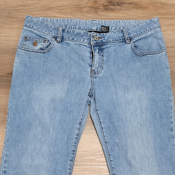 Rocawear Vintage Y2K Low Rise Embroidered Fit and Flare Jeans Size 5 - Picture 13 of 13